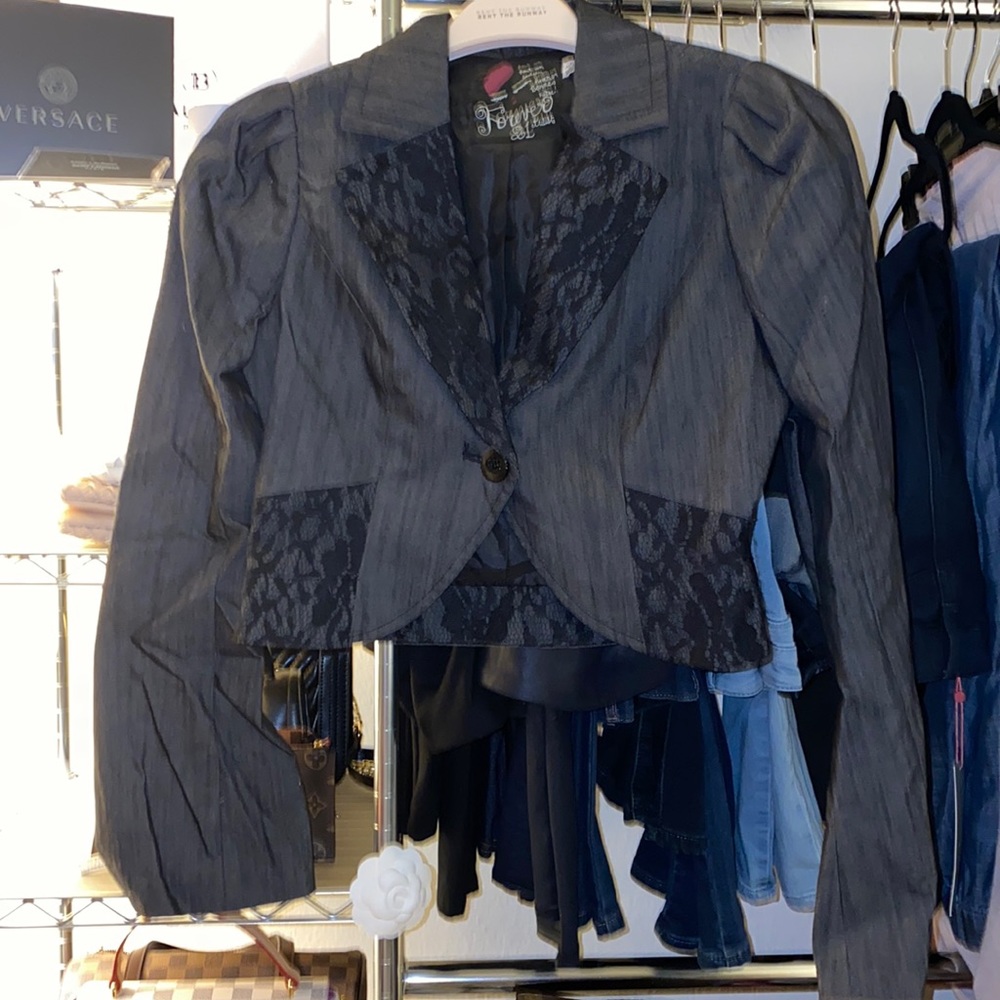 SALE!🎉Chic Cropped Gray and Black Blazer with Lace